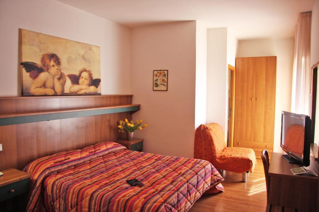 Hotel Los Angeles Assisi Room photo